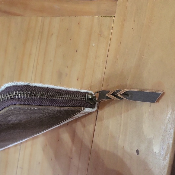 Cowhide White with Silver Acid Wash - Picture 3 of 10